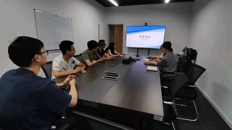 理论知识学习完成后，需要进行实践操作技能训练。可以通过以下几种方式进行：