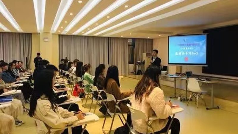小标题：了解报名流程